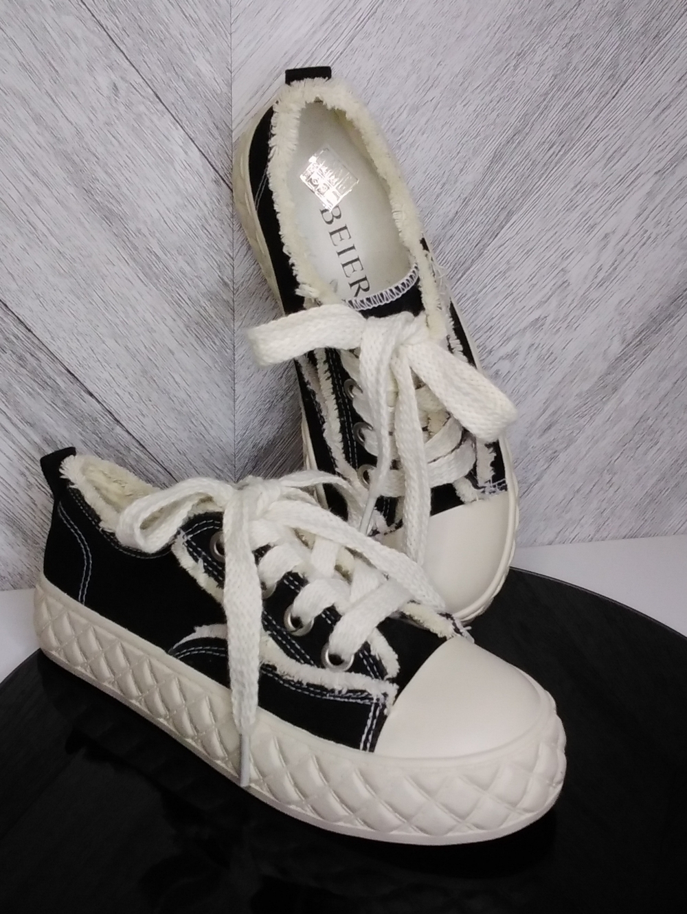 BEIER' Casual Round Toe Lace-up Canvas Sneakers Sz: US 8 Women's